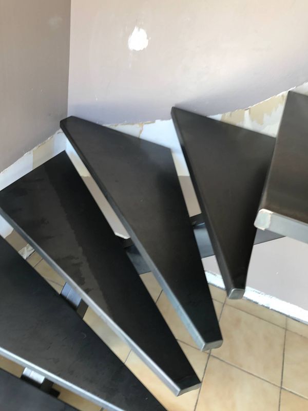 escalier acier moderne limon central aix en provence